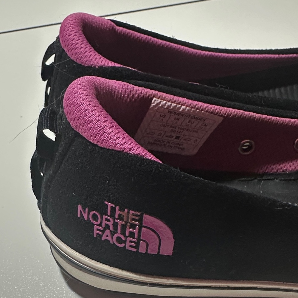 The North Face Women’s Black Slip-On Flats Purple Trim Casual Shoes - Picture 2 of 9